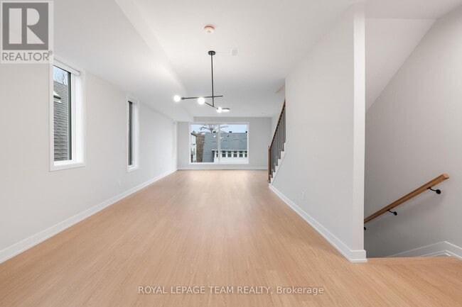 Building Photo - 49 Grosvenor Ave