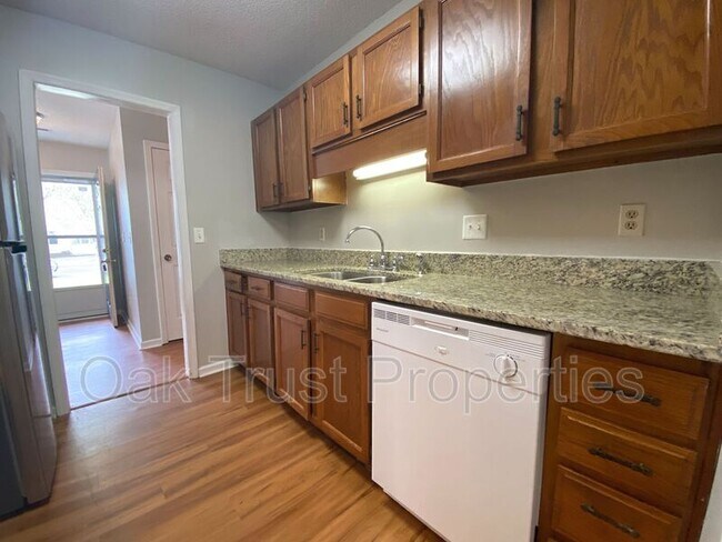 Foto del edificio - 321 Hamlet Rd