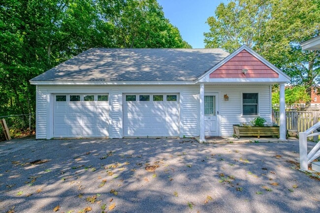 Building Photo - 22 Cedar St