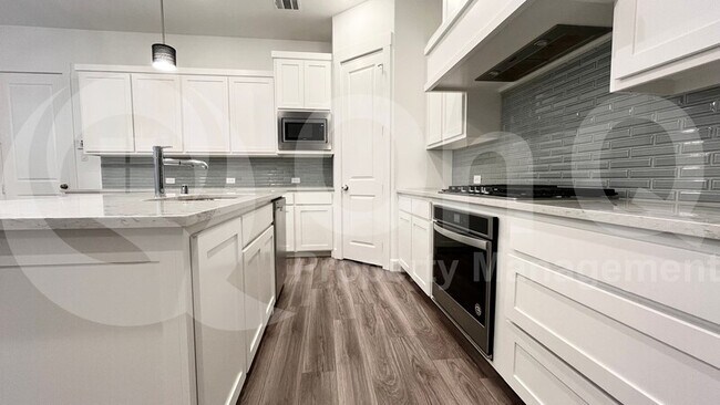 Building Photo - 208 Glenview Ave