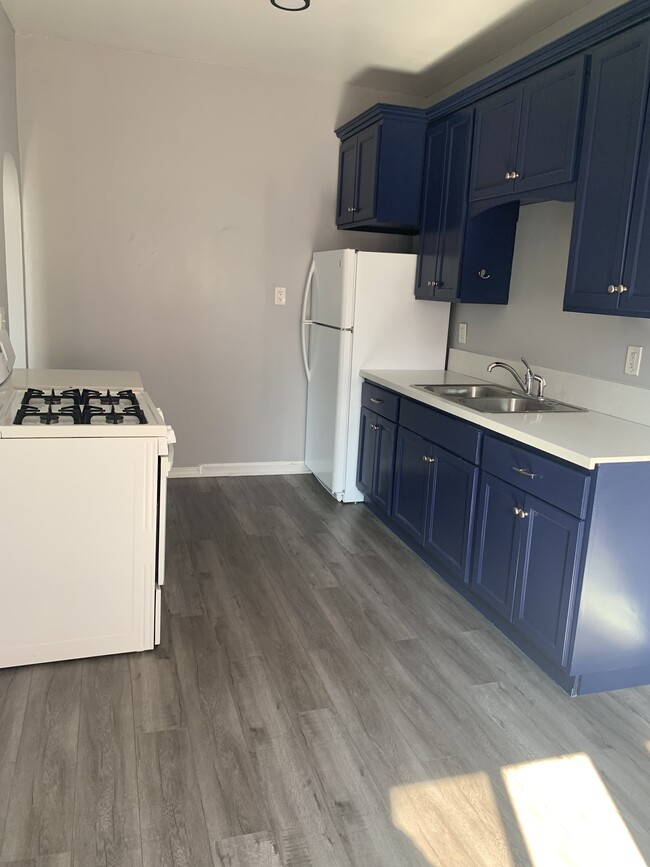 Building Photo - 2322 1/2 E 2nd St