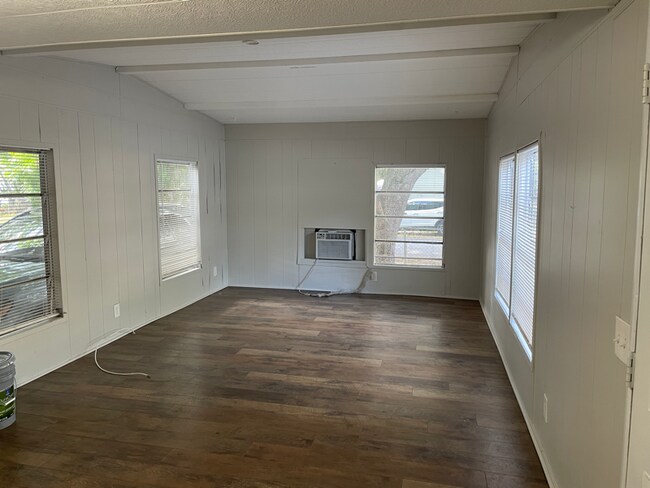 Foto del edificio - 6551 Char Ln