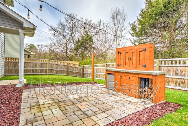 Building Photo - 807 Festival Ln