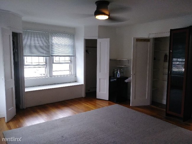 Building Photo - 1 br, 1 bath Apartment - 210-39 90th Avenue