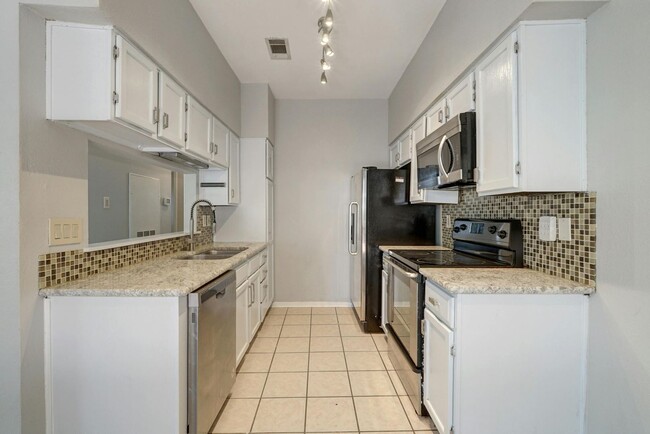 Foto del edificio - Affordable West Campus Condo Less Than a M...