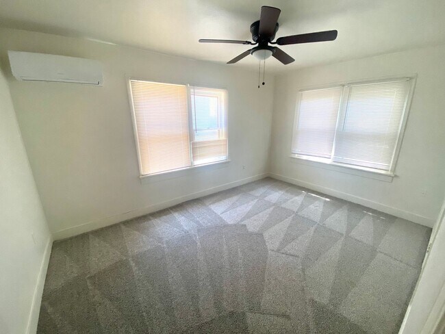 Foto del edificio - 2 Bed/1 Bath Newly Remodeled Single Family House