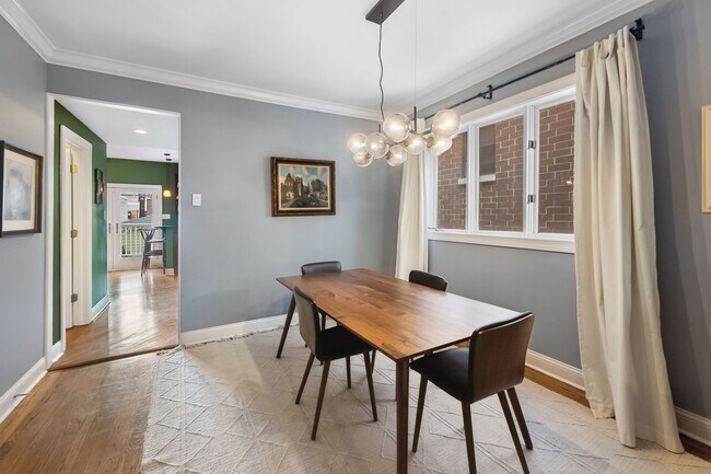 Foto del edificio - 1432 W Diversey Pkwy