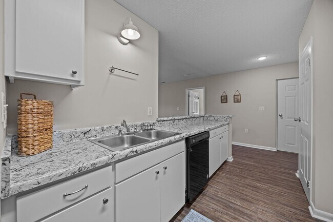 Foto del edificio - FULLY FURNISHED EXCLUSIVE SHORT AND MIDTERM RENTAL ONLY. AVAILABLE NOW UNTIL DEC 30.