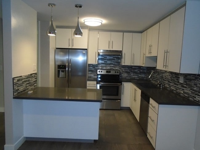 Building Photo - Maple Plaza Apartments
