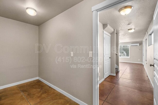 Foto del edificio - 728 NW Newport Ave