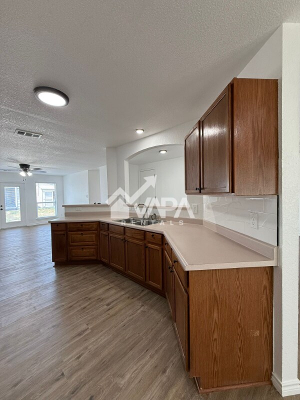 Building Photo - 5823 Midcrown Dr