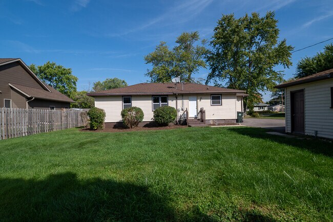 Building Photo - 1857 Willow Rd