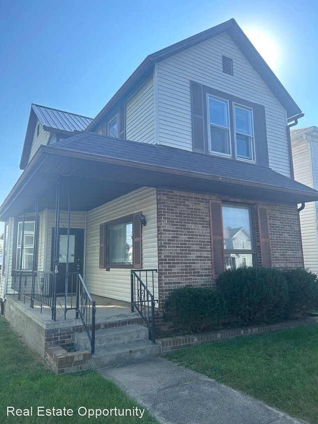Primary Photo - 3 br, 2 bath House - 632 E. Main St.