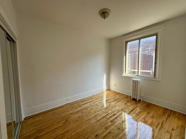 Building Photo - 2154-2160 rue Mont-Royal Est