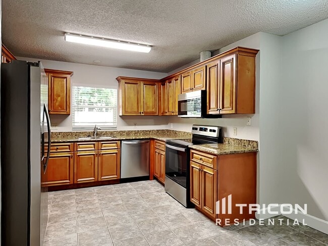 Building Photo - 19203 Sunlake Blvd