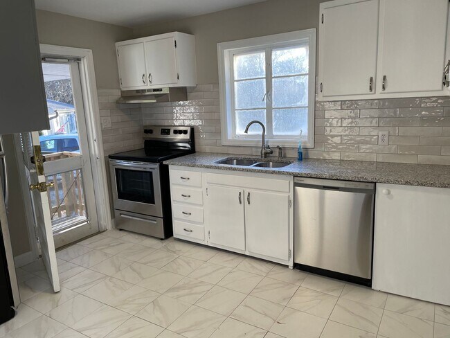 Foto del edificio - Adorable 3 Bedroom Off United Street