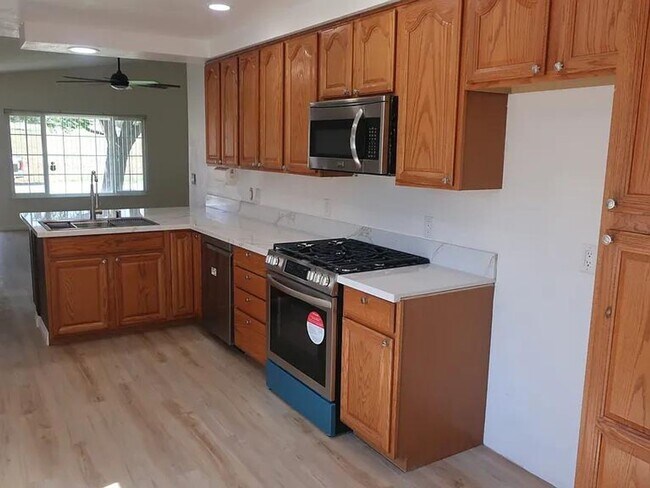 Foto del edificio - Home in move in condition and just waiting...