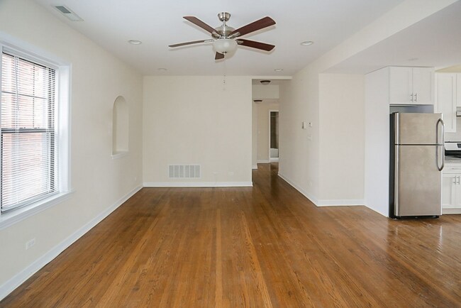 Foto del edificio - 1819 W Leland Ave