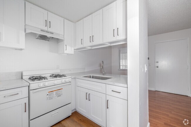 2 habitaciones, 1 baño - 711 pies cuadrados - Cocina - 2763 San Marino