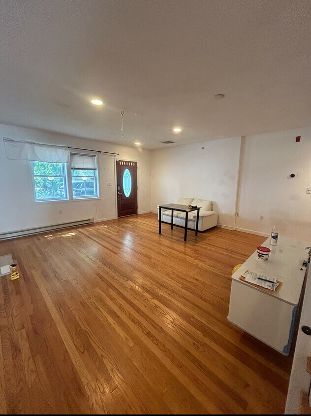 Primary Photo - 30 Cameron St