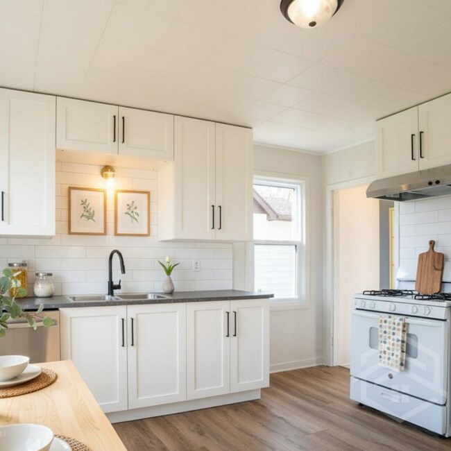 Photo du bâtiment - 4Bedroom House Available in Tillsonburg!!