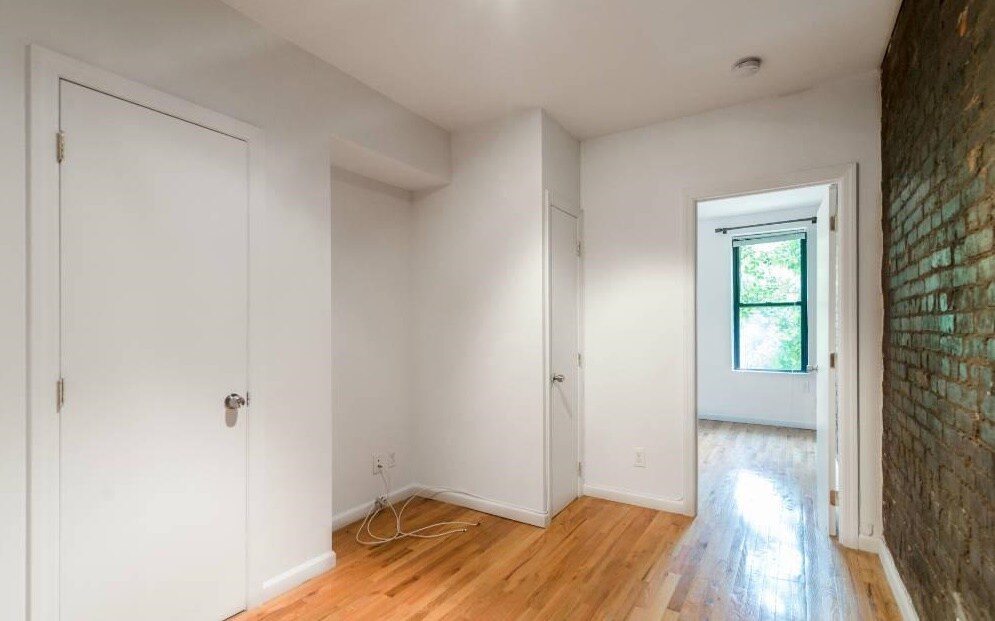 Primary Photo - 889 9th Ave