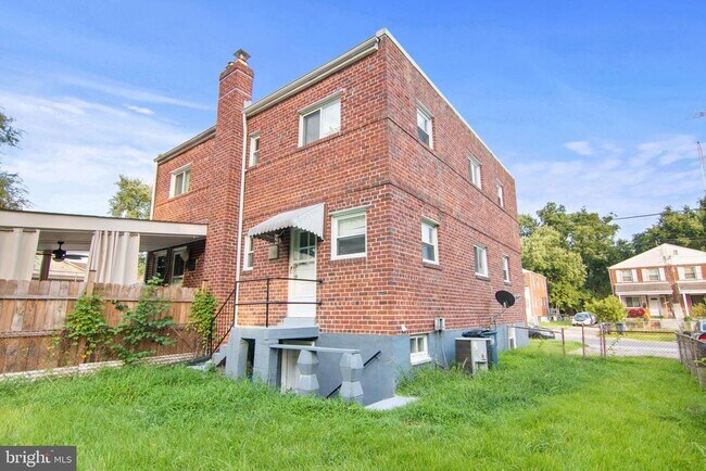 Building Photo - 2022 Oliver St