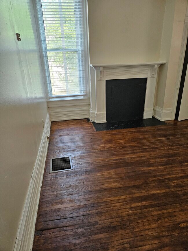 Dormitorio - 120 W 5th Ave