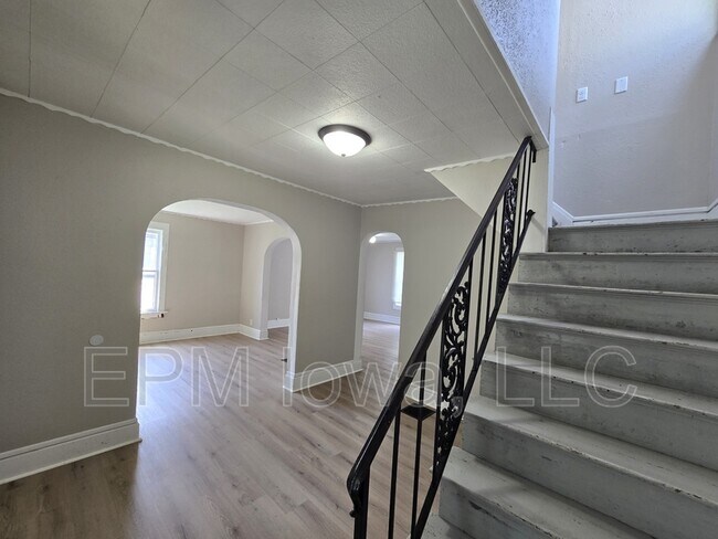 Building Photo - 122 Newell St