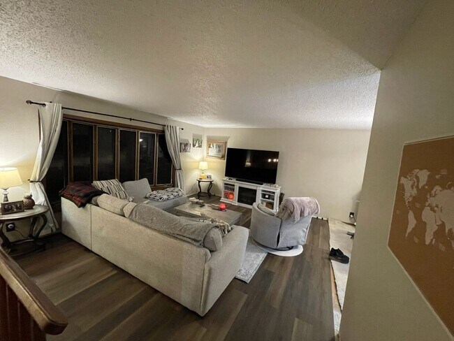 Building Photo - 3 Bedroom, 3 Bathroom Home for Rent