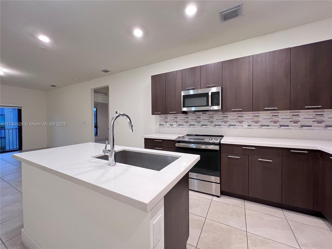 Foto principal - 8301 NW 41st St