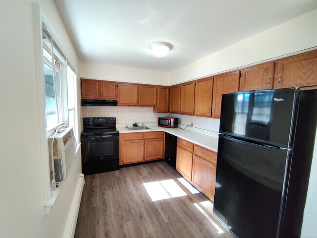 Foto del edificio - 1117 Waterbury Rd