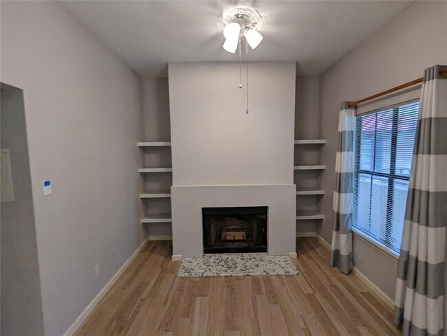 Building Photo - 712 Graham Pl