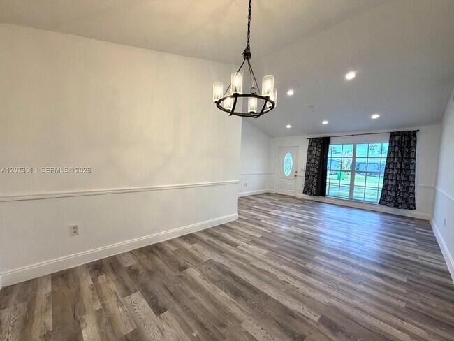 Foto del edificio - 11641 NW 42nd St