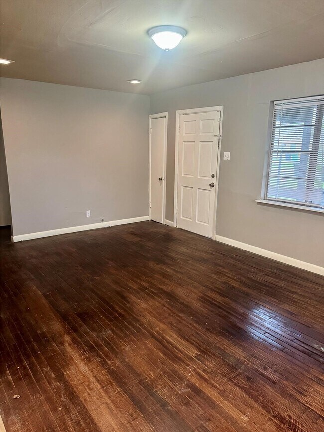 Foto del edificio - 7915 Flintridge Dr