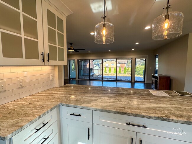 Foto del edificio - 1943 Townsend Ave