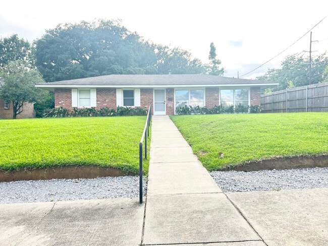 Photo - 1422 Hearthstone Dr House