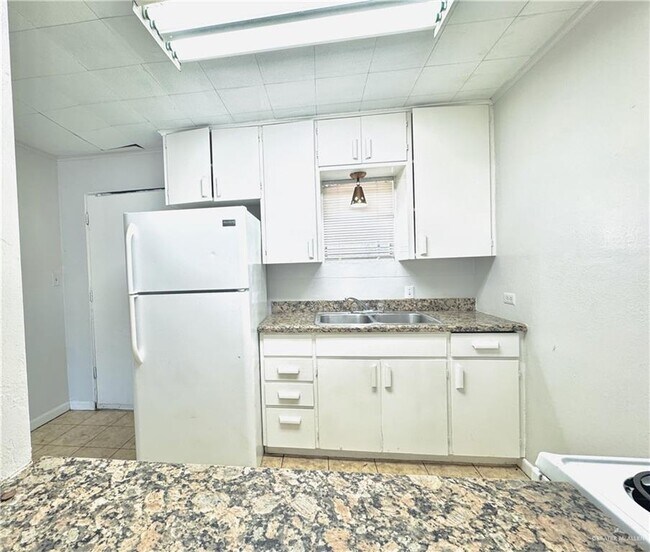 Foto del edificio - 15 Valley View Dr