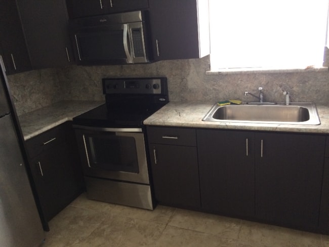 Foto del edificio - 20420 NW 25th Ct