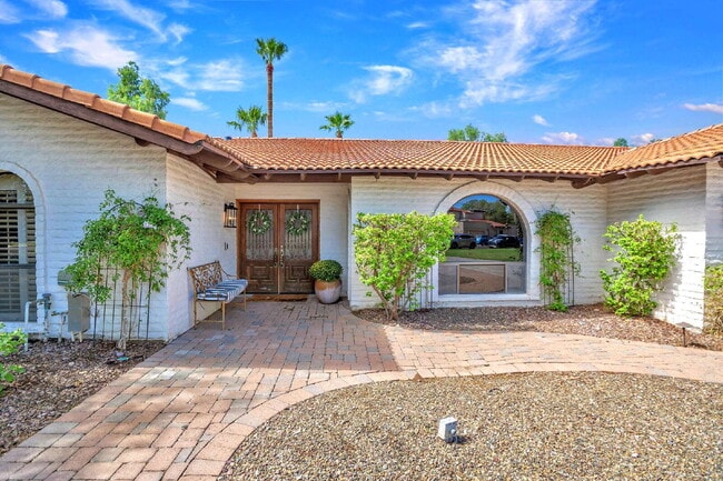 Foto del edificio - Rare Arcadia Proper Five  Bedroom Home now...