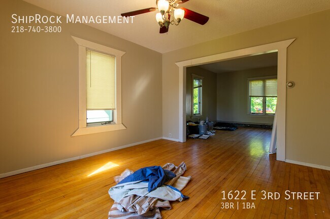 Foto del edificio - 1622 E 3rd St