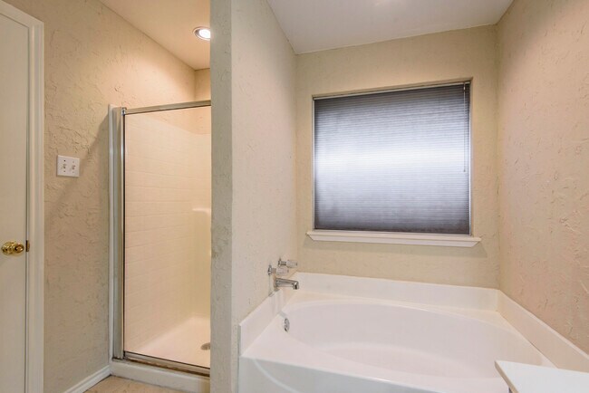 Foto del edificio - 447 Oak Leaf Dr