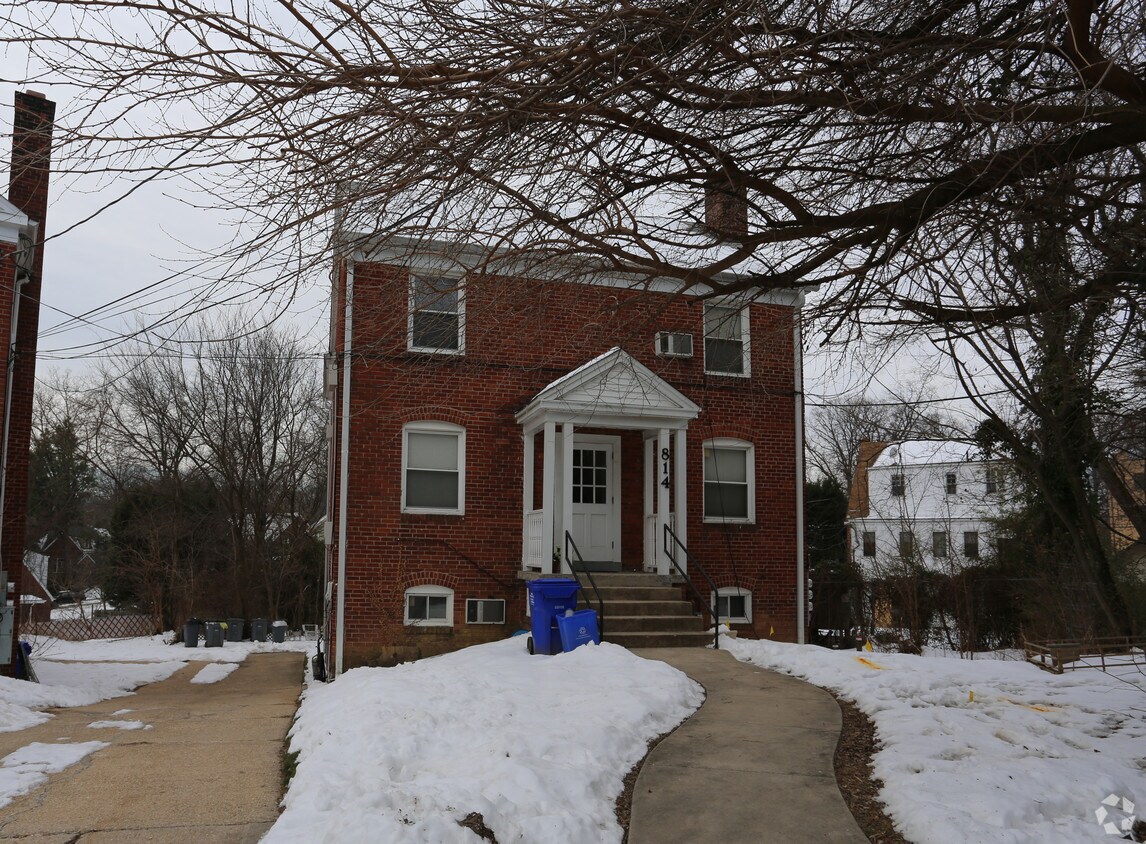 Foto del edificio - 814 Greenwood Cir