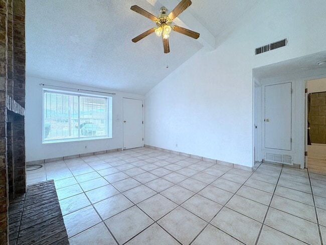 Building Photo - Northeast El Paso 2 bed/2 bath
