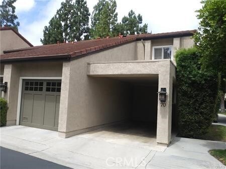 Foto principal - 70 Stanford Ct