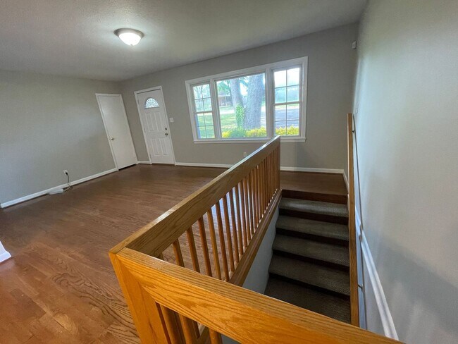 Foto del edificio - Large 4 bedroom 3 bathroom house with finished basement/bonus room