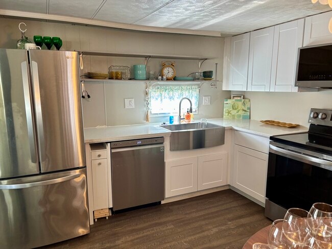 Building Photo - 3017 Saralake Blvd