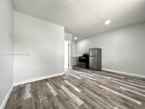 Building Photo - 806 NW 7th Terrace