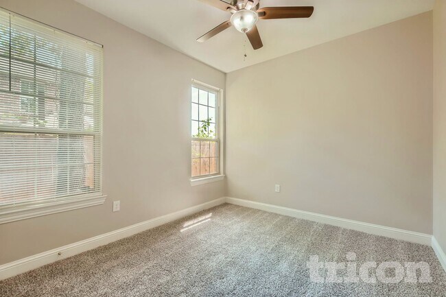 Foto del edificio - 418 Perch Rd