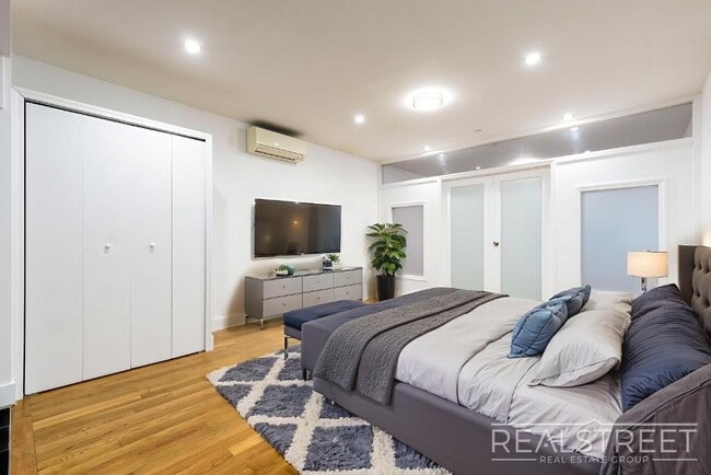 Foto del edificio - LUXURY LOFT in Queens!